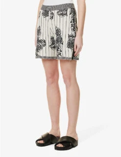 Joseph Floral-pattern Split-hem Knitted Shorts -VogueVibe Store R04095458 BLACKCOMBO ALT02