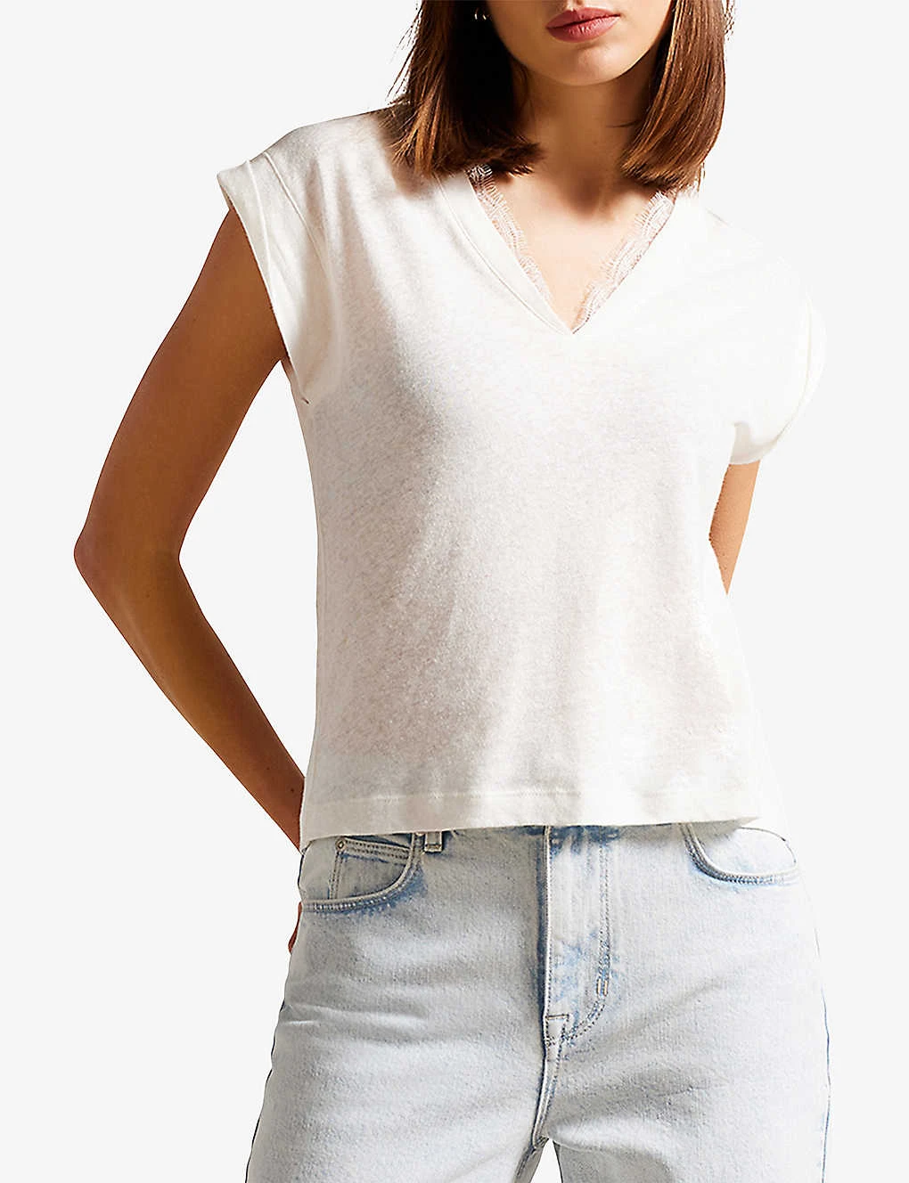 Ted Baker Effiy Lace-trimmed V-neck Linen And Cotton-blend T-shirt 5 Ted Baker Effiy Lace-trimmed V-neck Linen And Cotton-blend T-shirt - Image 3