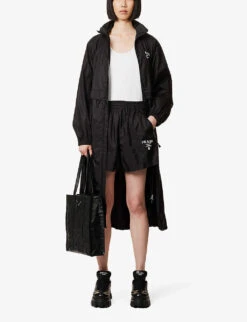Prada Re-Nylon Brand-print Recycled-polyamide Shell Shorts 8 Prada Re-Nylon Brand-print Recycled-polyamide Shell Shorts -VogueVibe Store R04154505 NERO ALT01