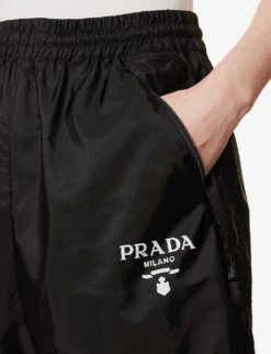 Prada Re-Nylon Brand-print Recycled-polyamide Shell Shorts 11 Prada Re-Nylon Brand-print Recycled-polyamide Shell Shorts -VogueVibe Store R04154505 NERO ALT04