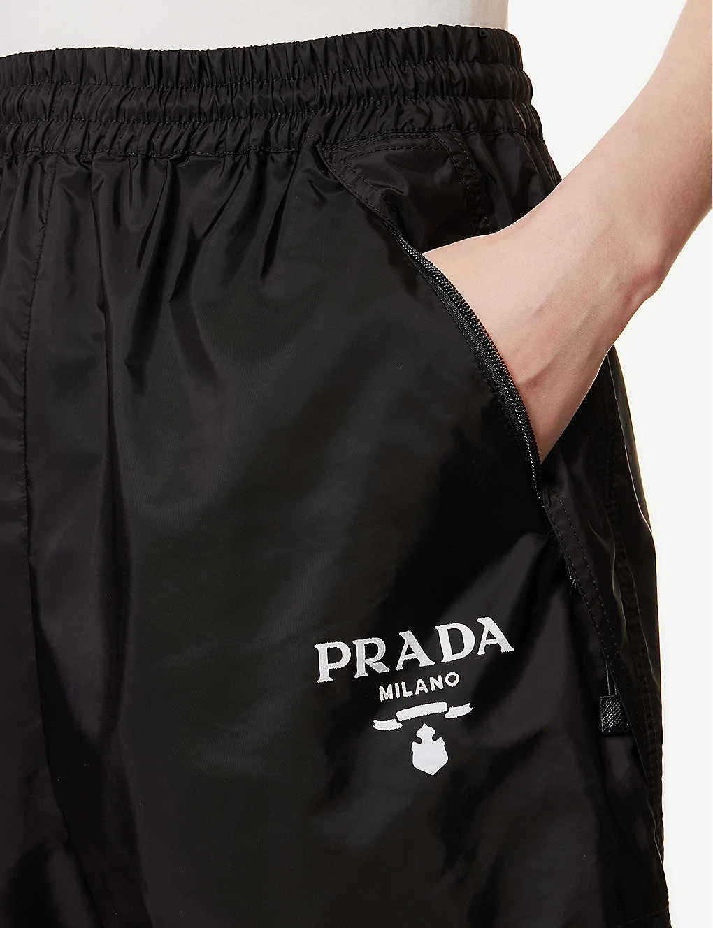 Prada Re-Nylon Brand-print Recycled-polyamide Shell Shorts 7 Prada Re-Nylon Brand-print Recycled-polyamide Shell Shorts - Image 5